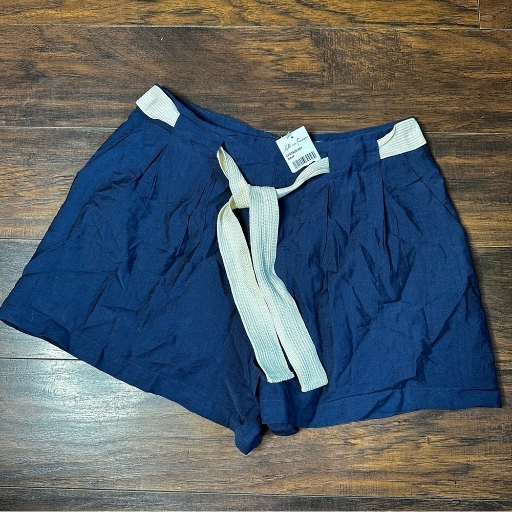 All in Favor Blue Tow Front Pleated Shorts - Picture 2 of 4